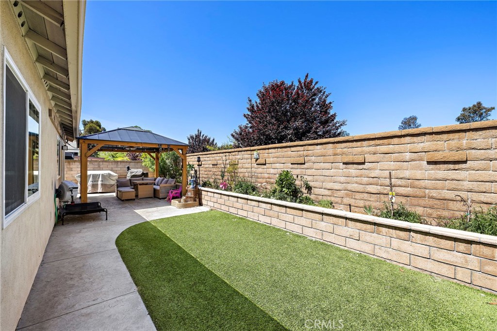 21155 Larchmont