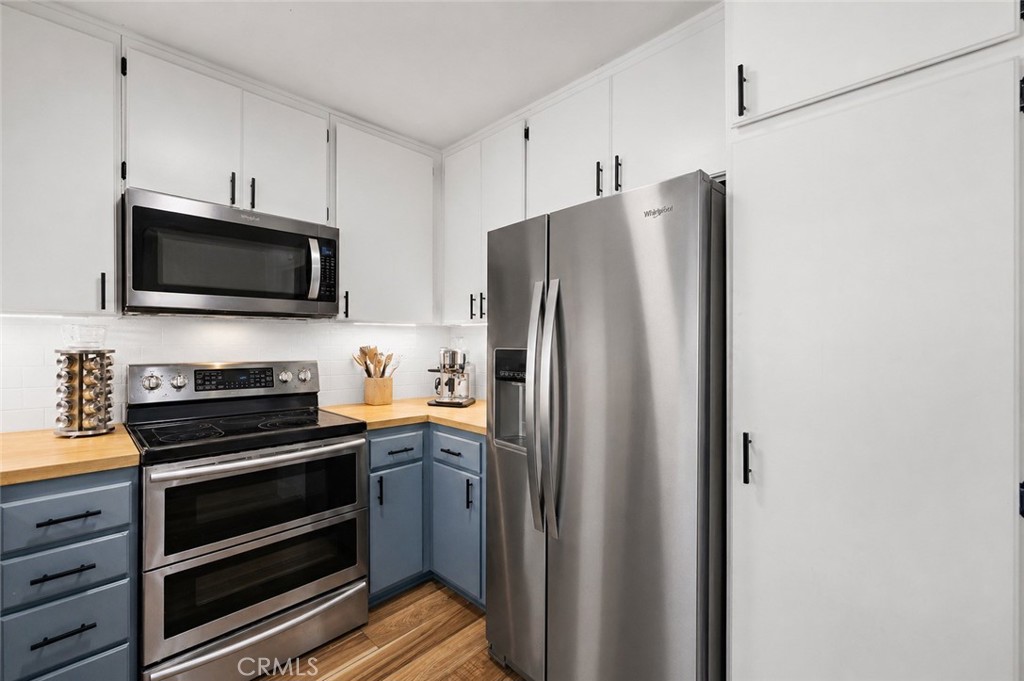 21155 Larchmont
