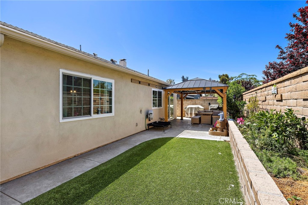 21155 Larchmont