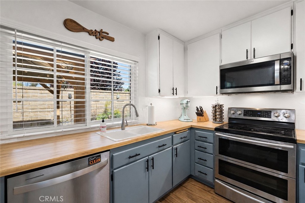 21155 Larchmont
