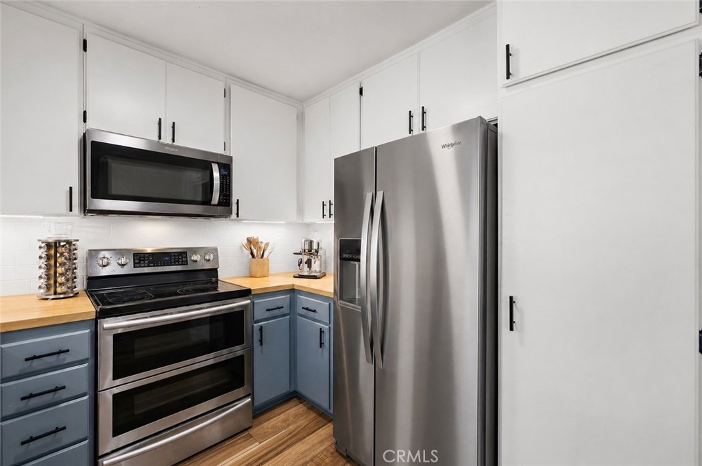 21155 Larchmont