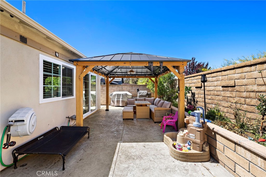 21155 Larchmont