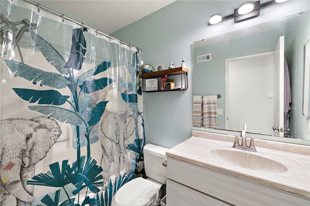 21155 Larchmont