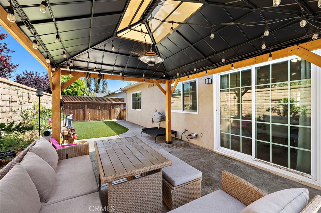 21155 Larchmont