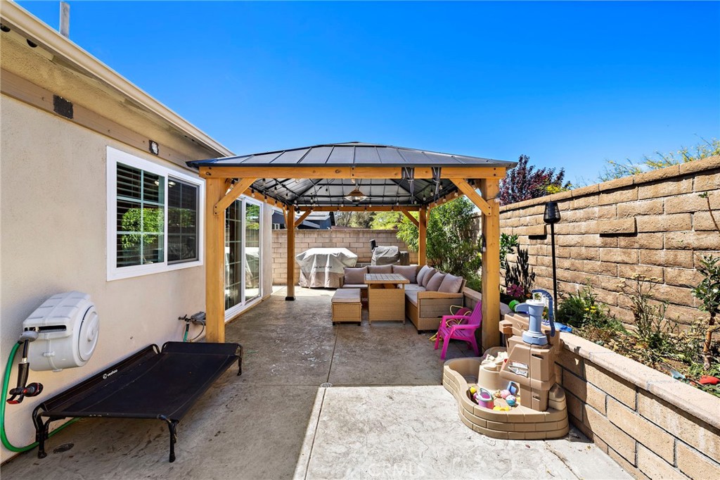 21155 Larchmont