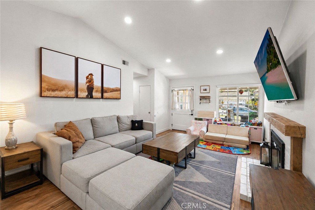 21155 Larchmont
