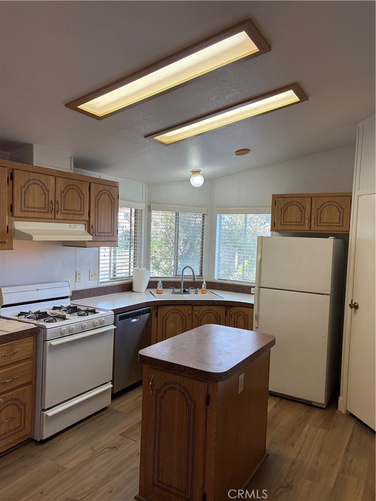 7051 Ellis 10