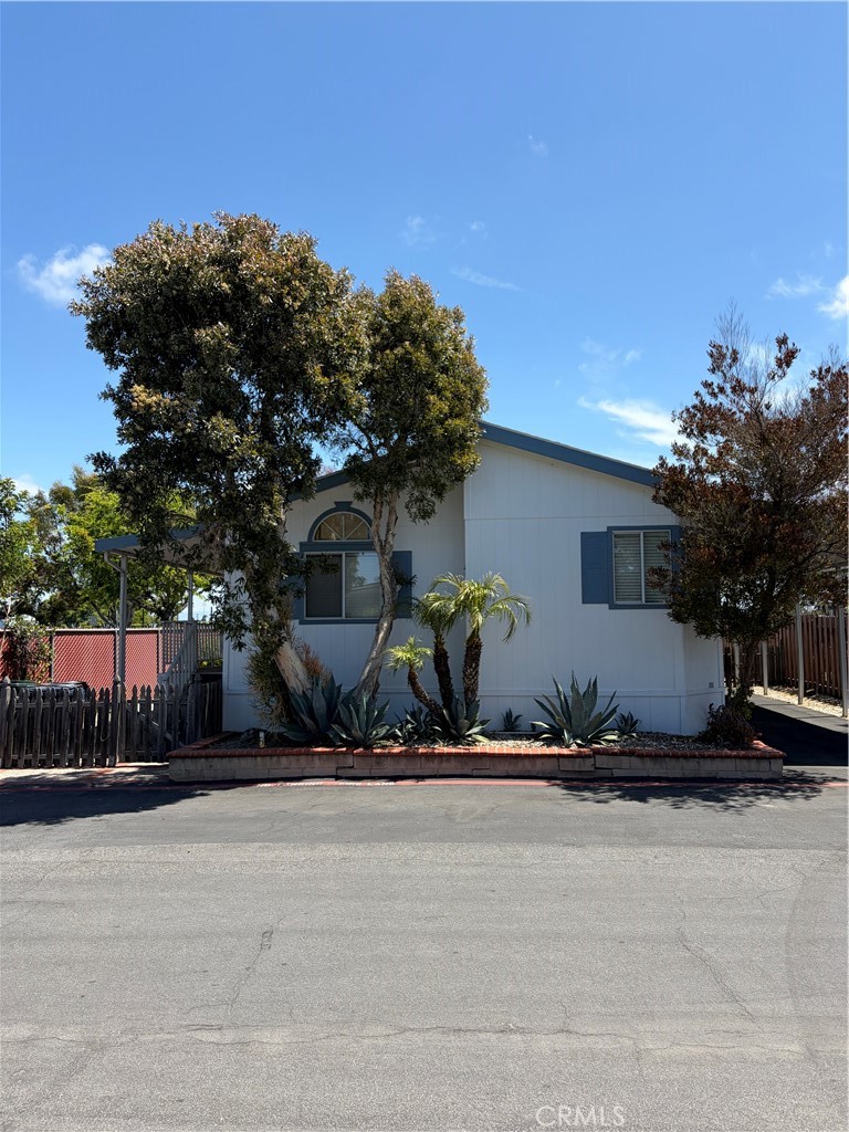 7051 Ellis 10