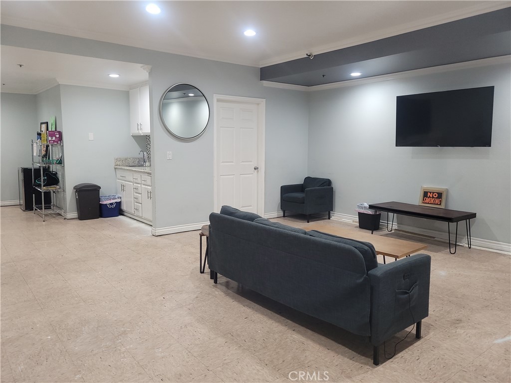 720 W 4th Street 104
