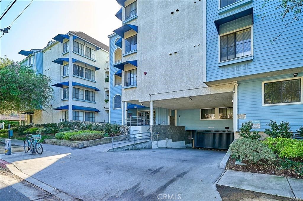720 W 4th Street 104