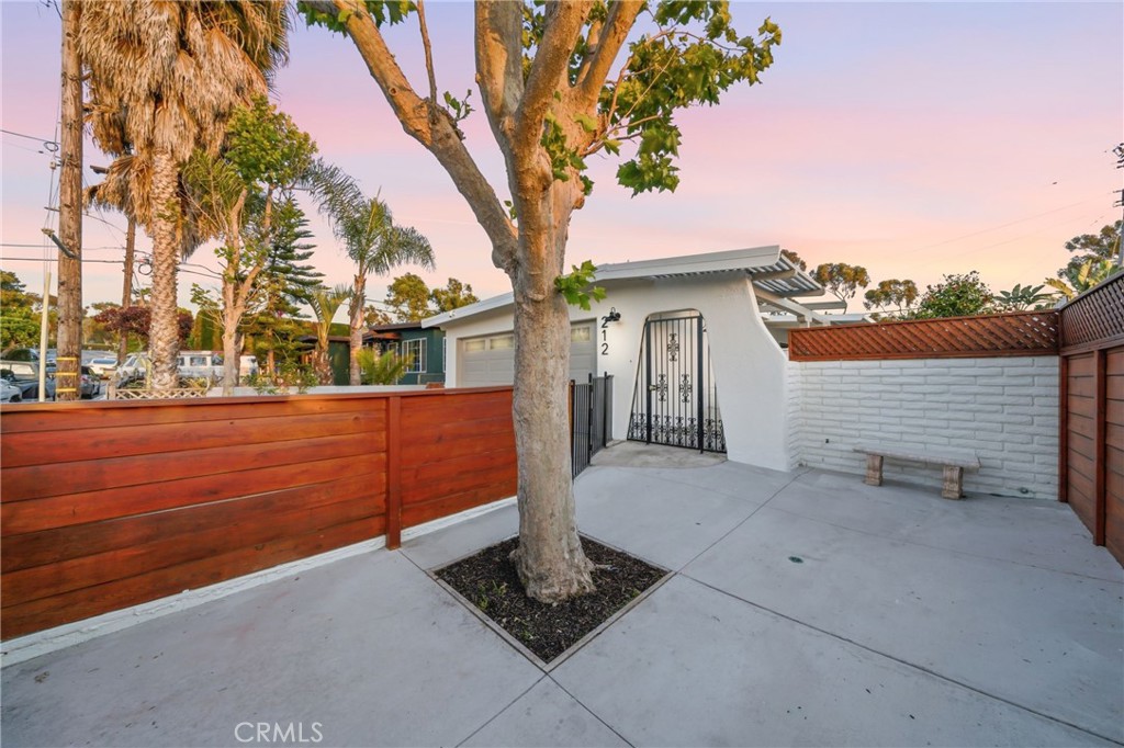 212 Avenida Sierra