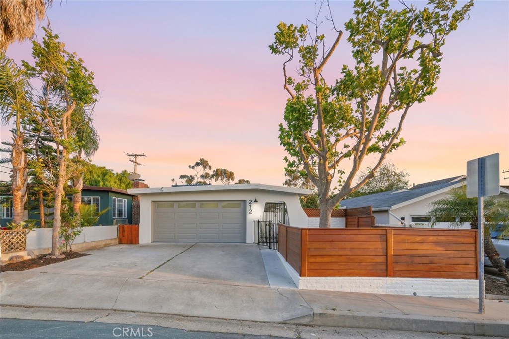 212 Avenida Sierra