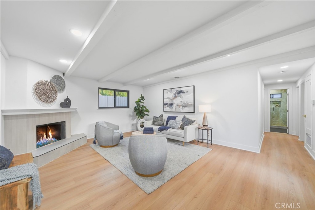 212 Avenida Sierra