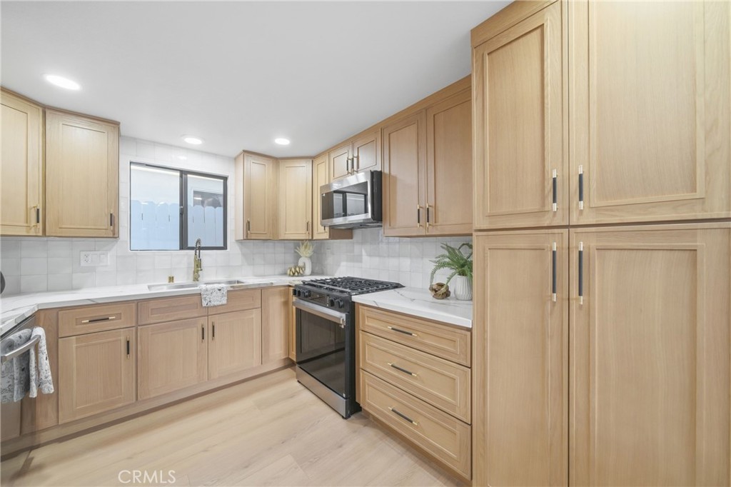 212 Avenida Sierra