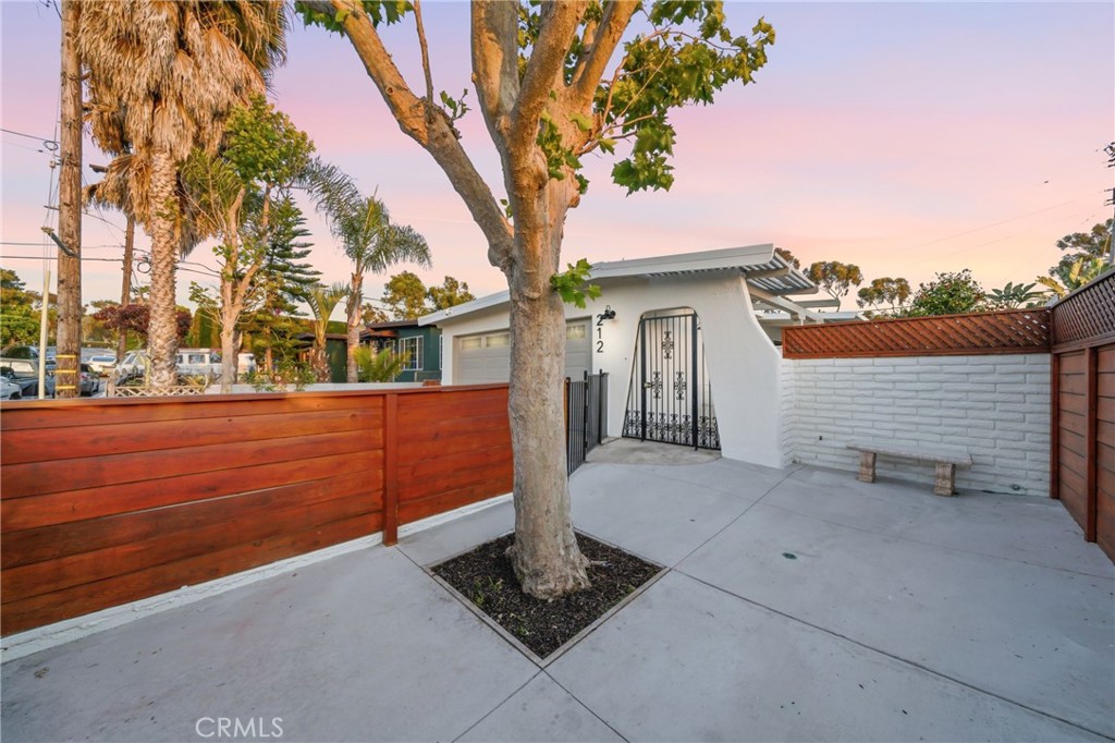 212 Avenida Sierra