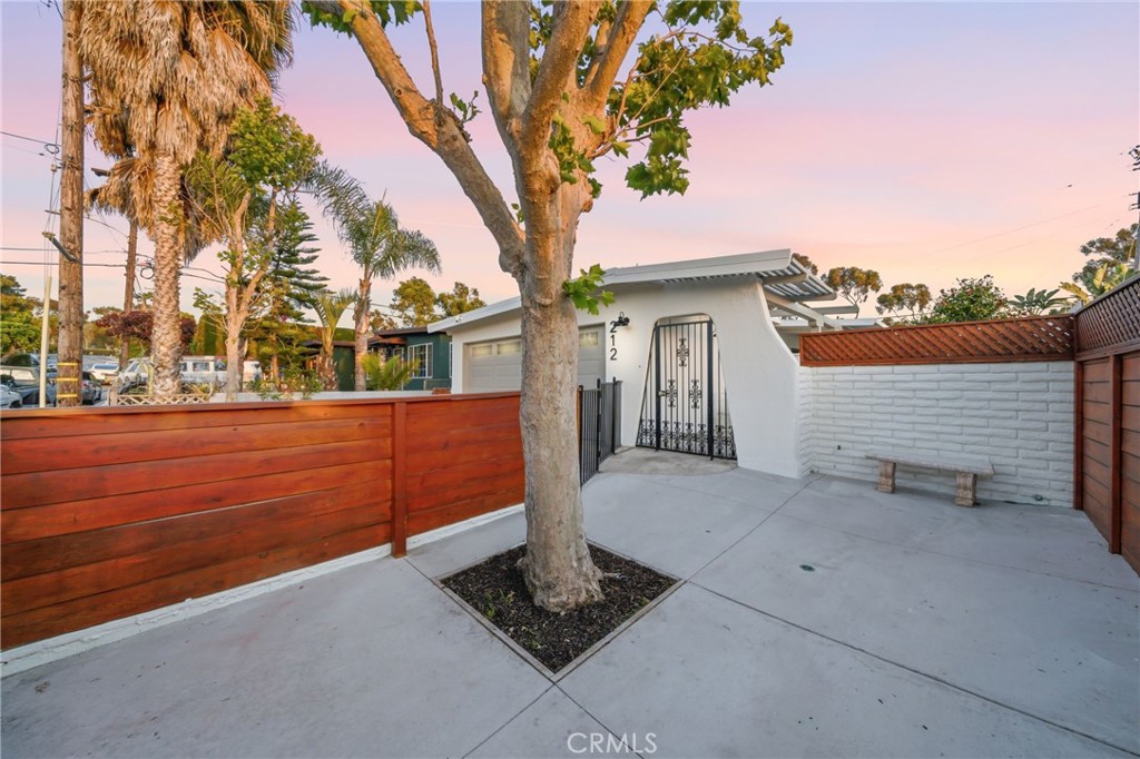 212 Avenida Sierra