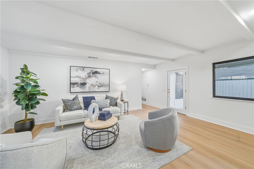 212 Avenida Sierra