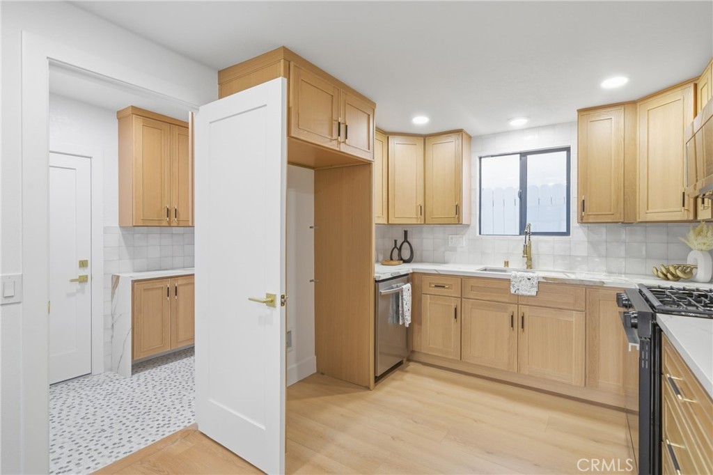 212 Avenida Sierra