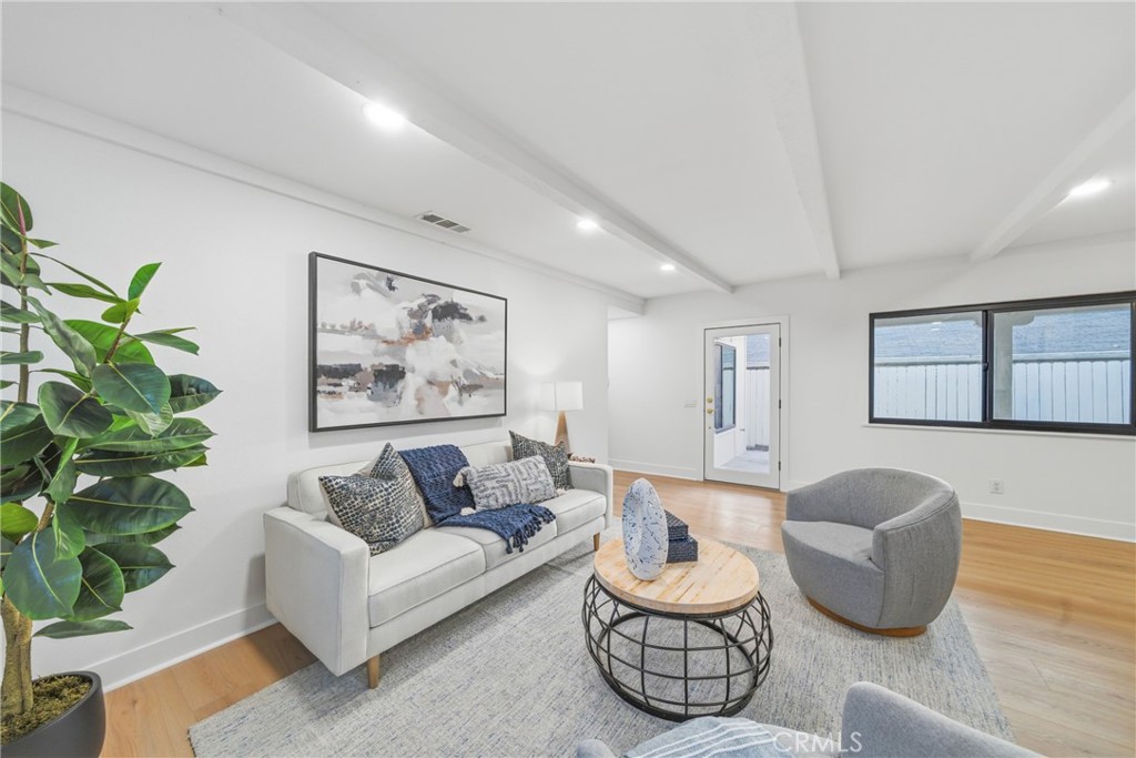 212 Avenida Sierra