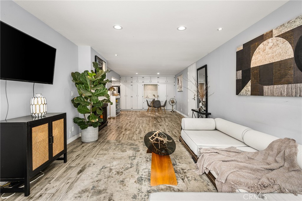 1351 N Crescent Heights 114