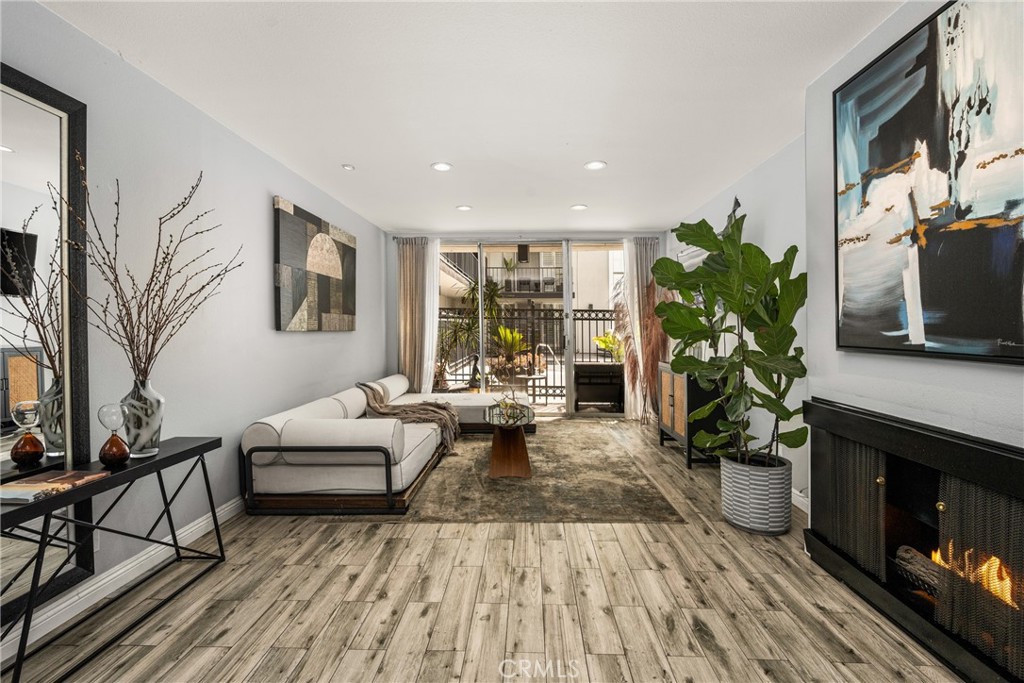 1351 N Crescent Heights 114