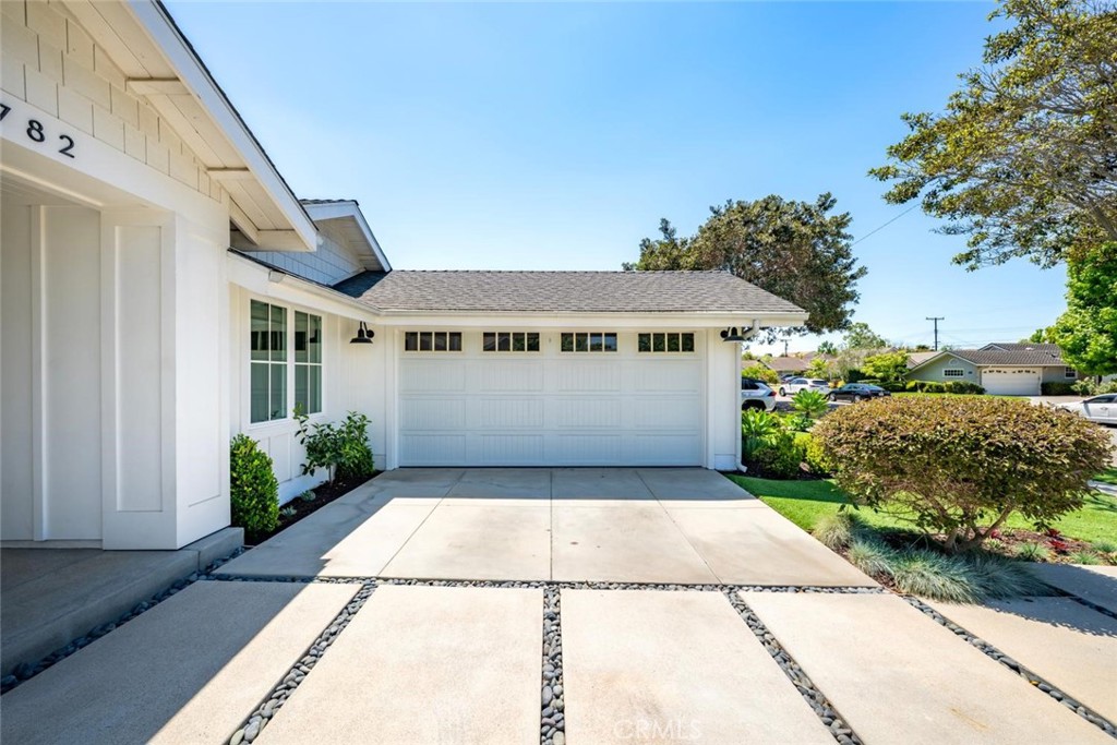 11782 Davenport