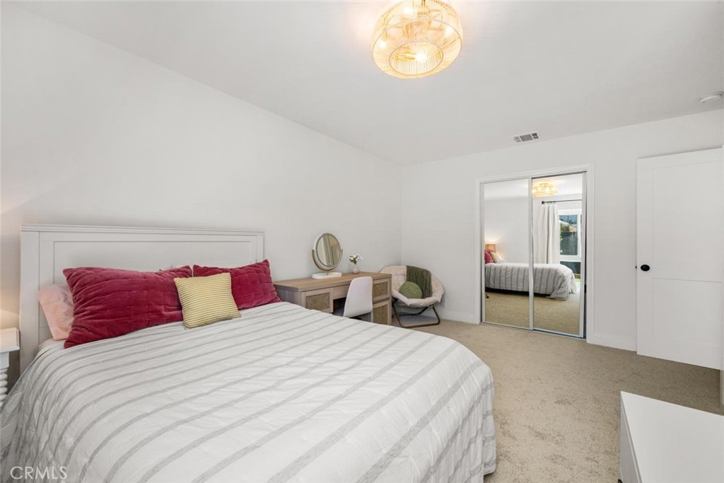 11782 Davenport