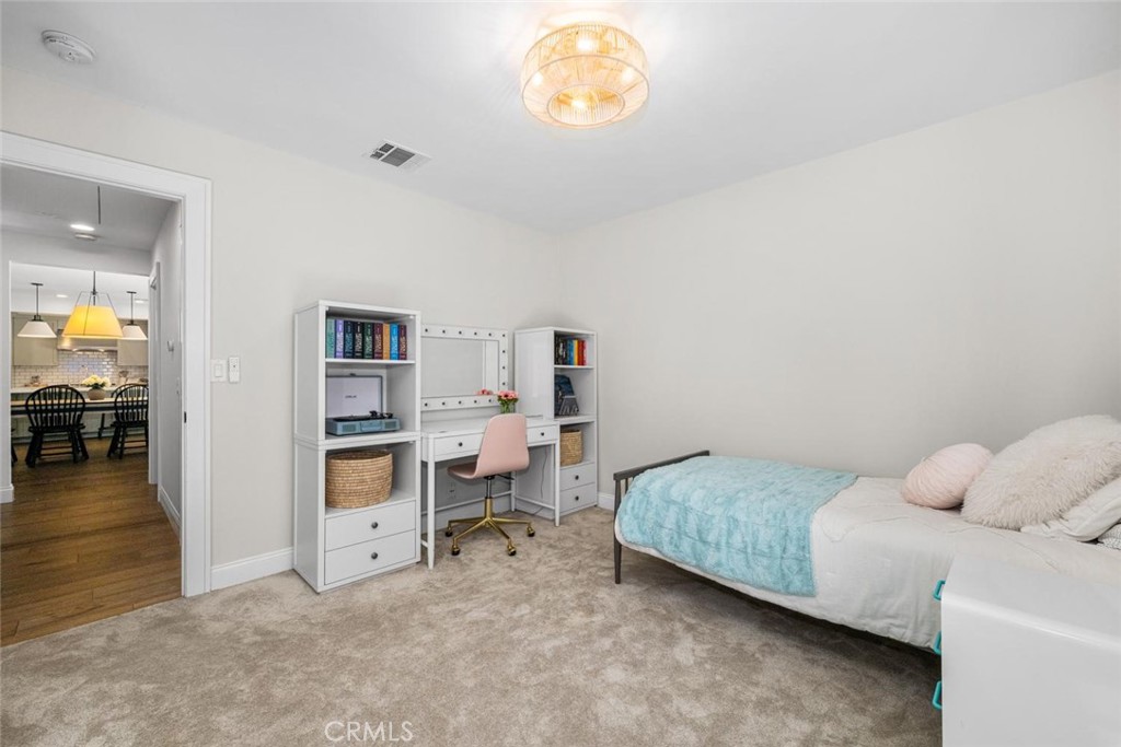 11782 Davenport