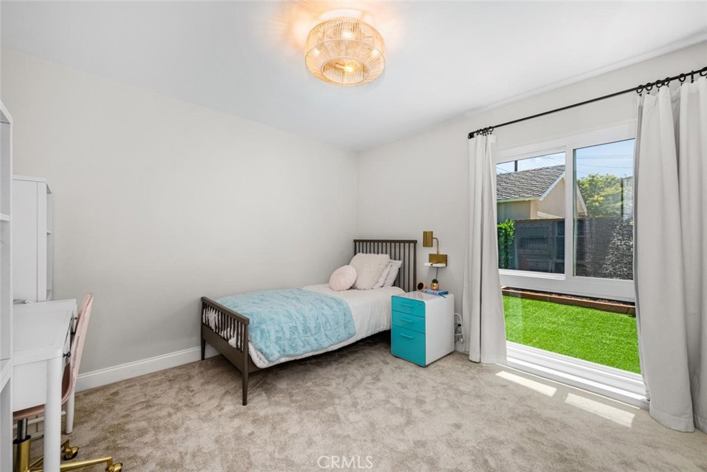 11782 Davenport