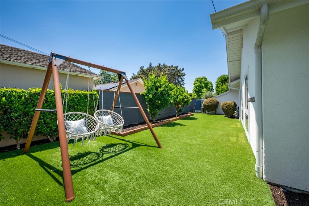 11782 Davenport