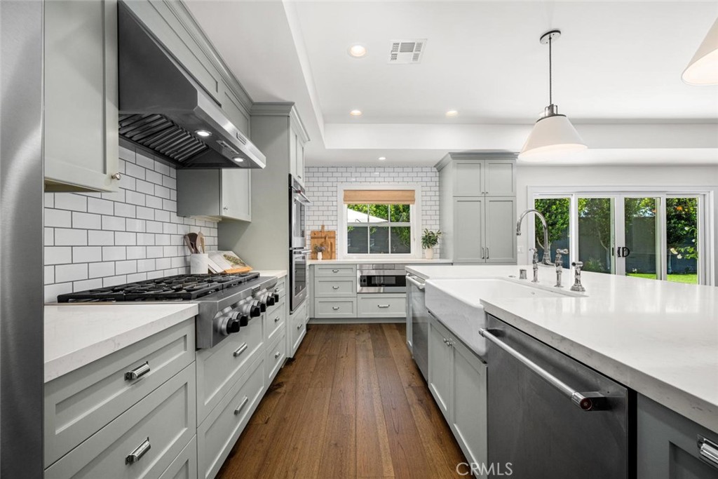 11782 Davenport