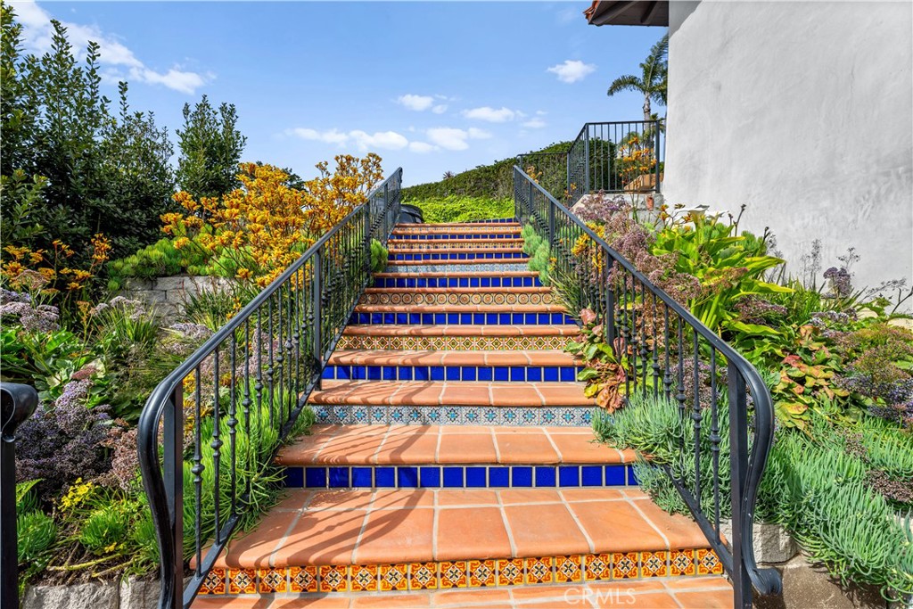 111 Avenida Patero De Oro