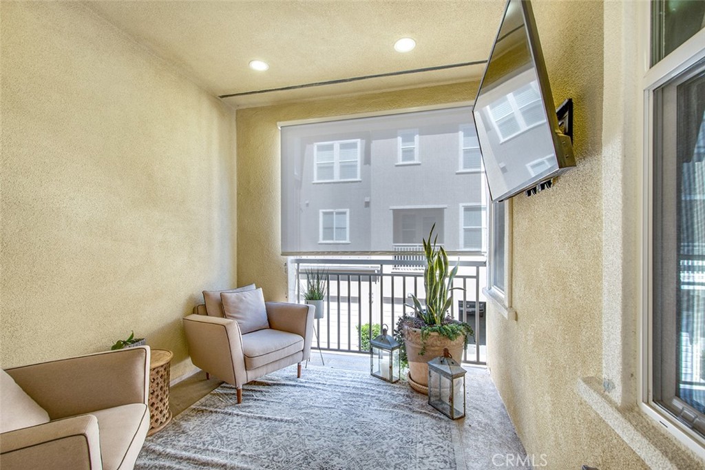 10 Brownstone Way