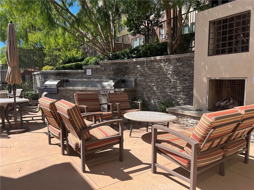 10 Brownstone Way