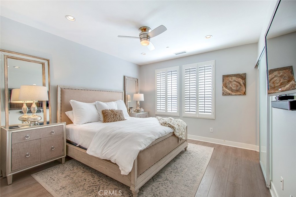 10 Brownstone Way