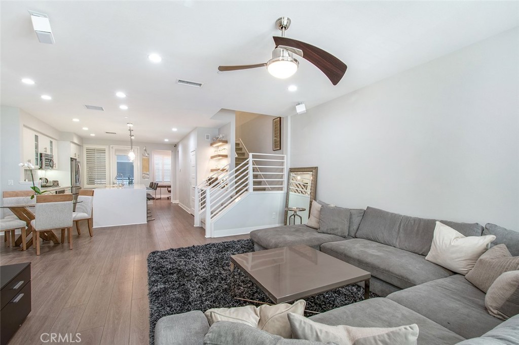10 Brownstone Way