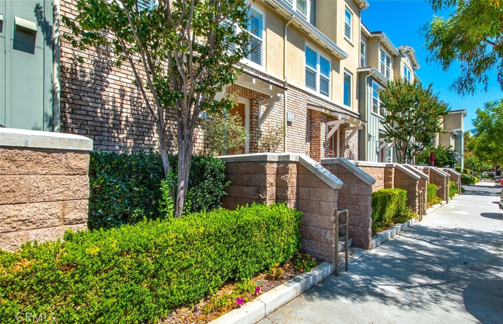 10 Brownstone Way