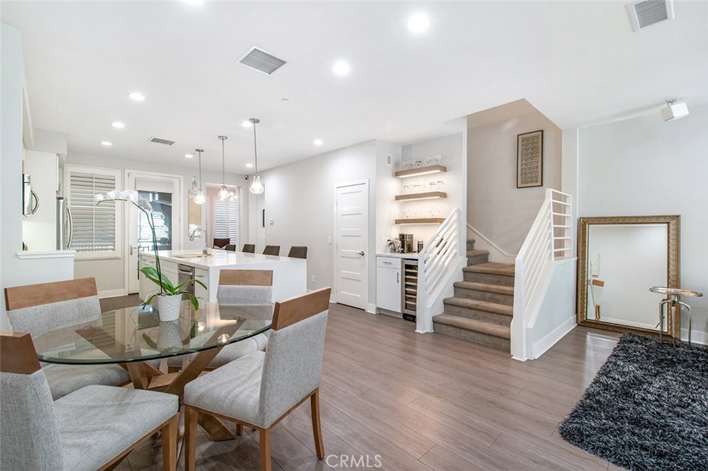 10 Brownstone Way