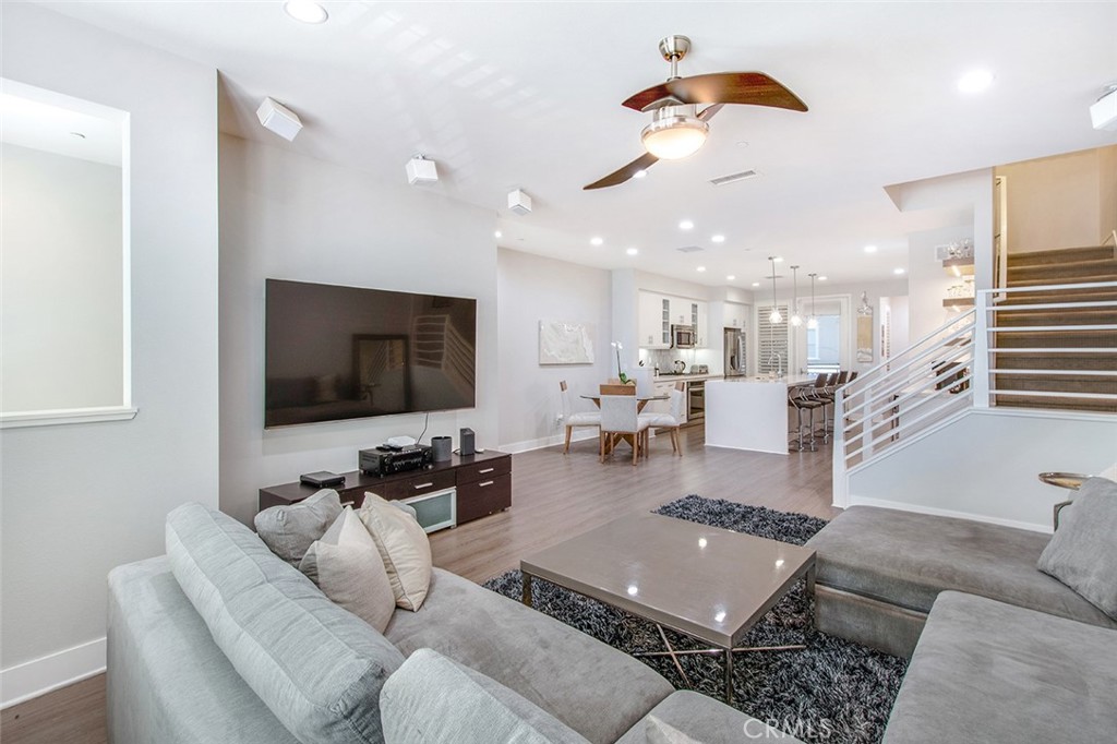 10 Brownstone Way