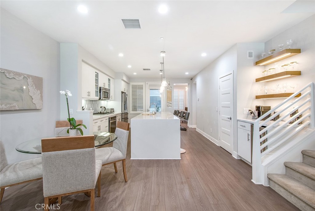10 Brownstone Way