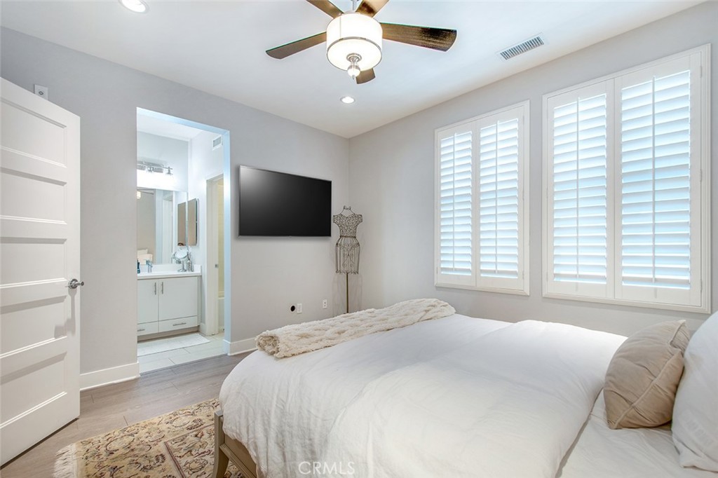 10 Brownstone Way