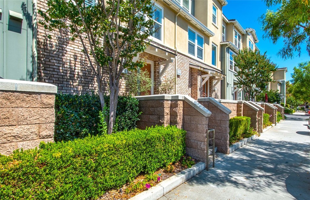 10 Brownstone Way
