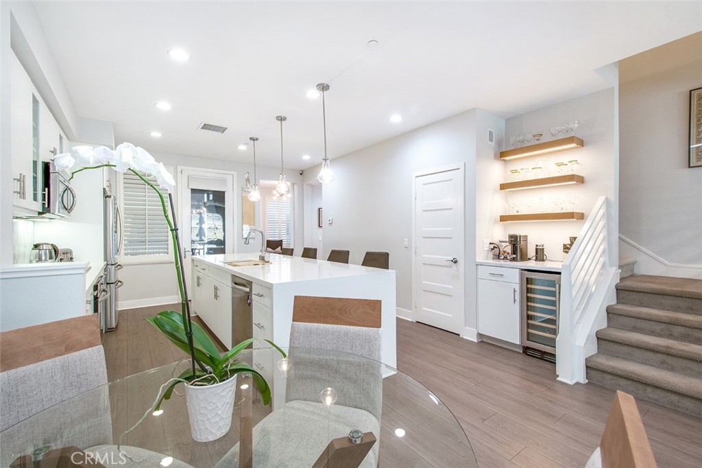 10 Brownstone Way