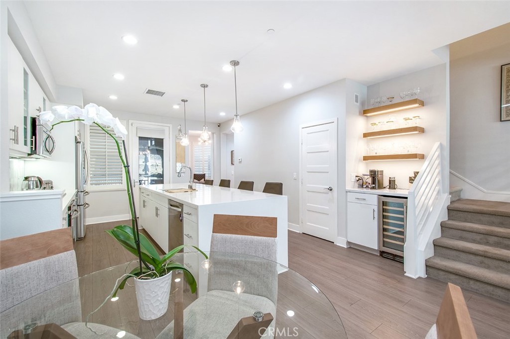 10 Brownstone Way