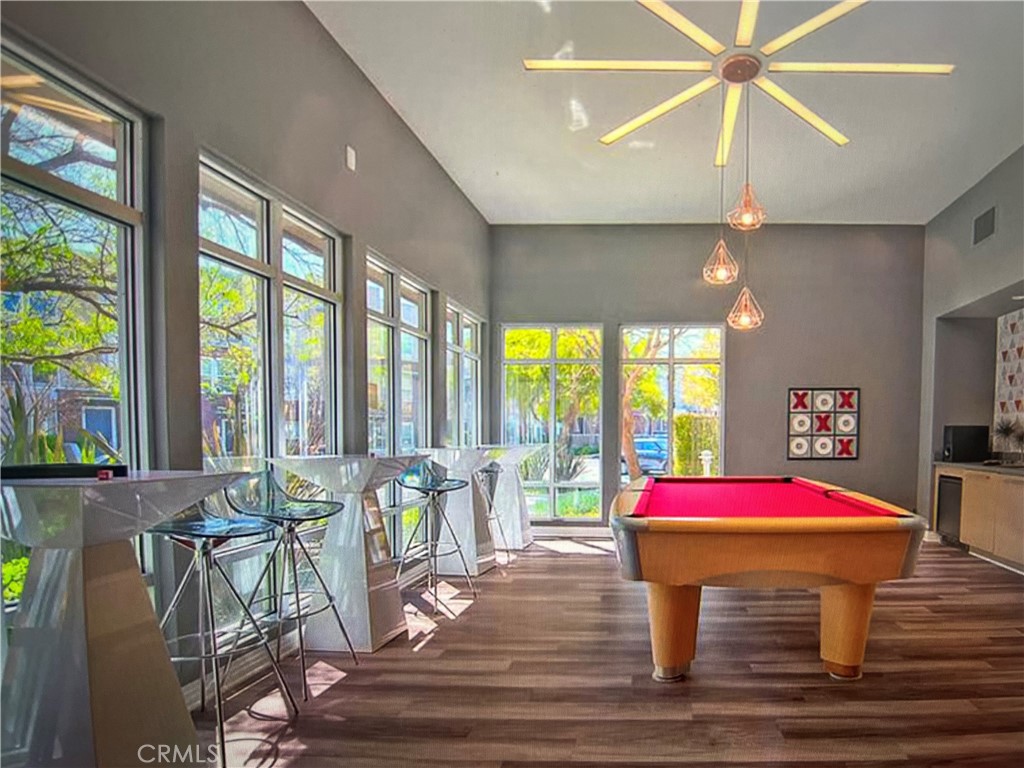 10 Brownstone Way