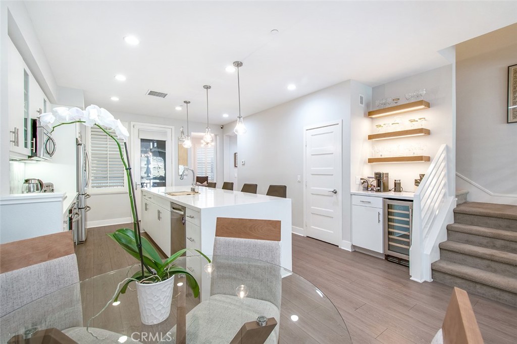 10 Brownstone Way