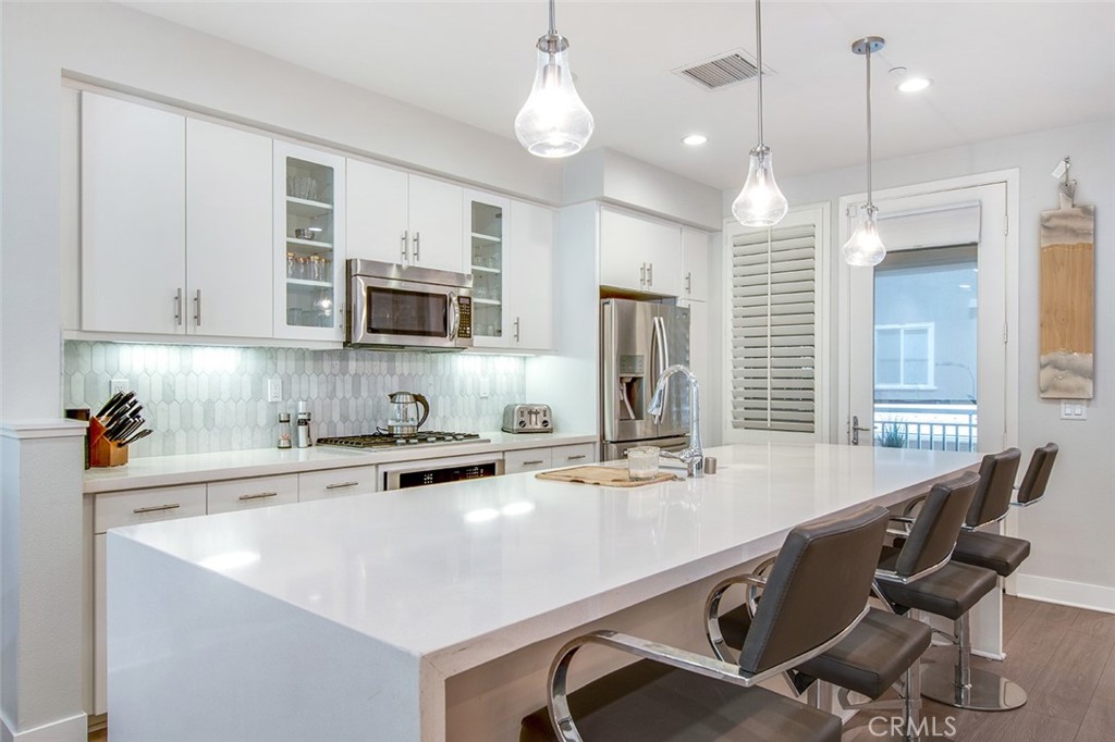 10 Brownstone Way