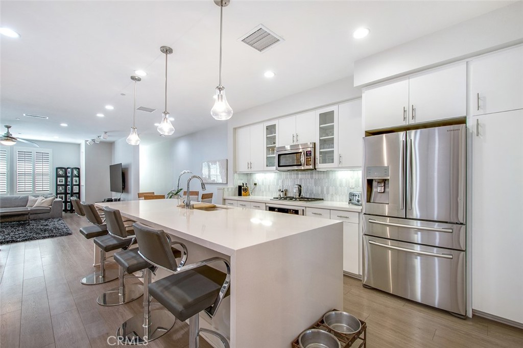10 Brownstone Way