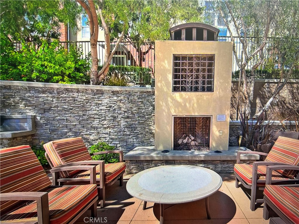 10 Brownstone Way