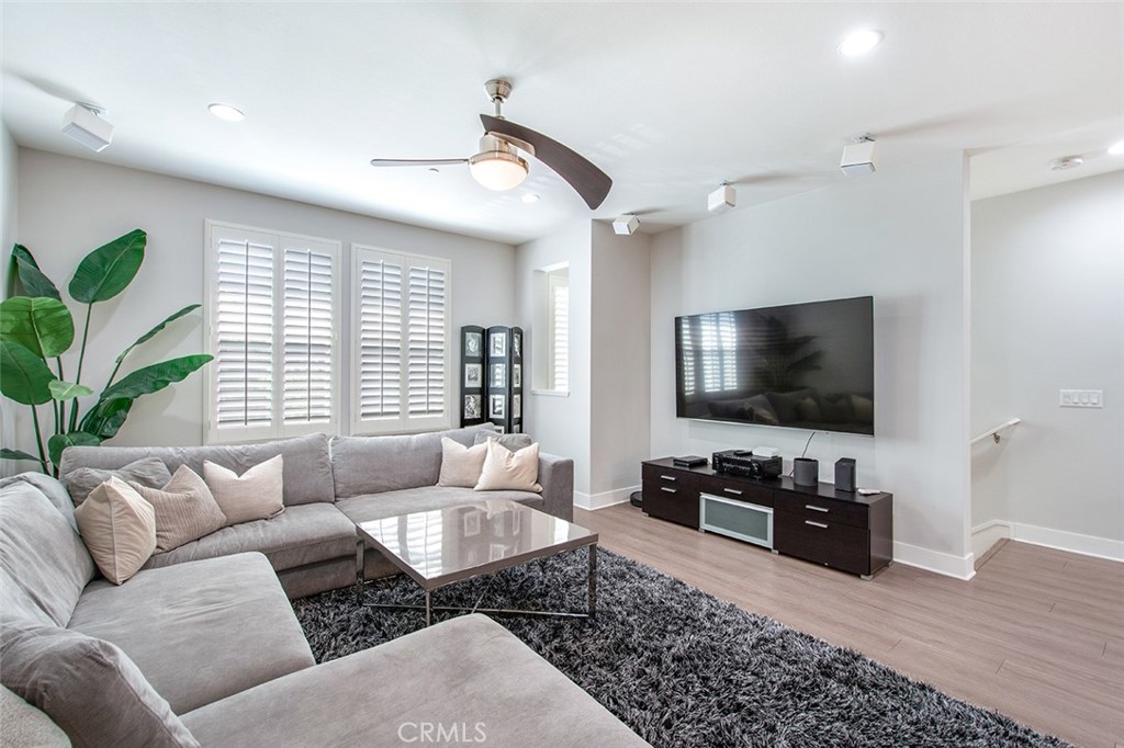 10 Brownstone Way